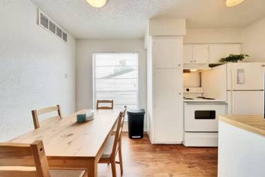 Main picture of 2803 Hemphill Park