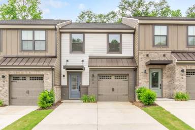 Main picture of 33 Connaught Ct
