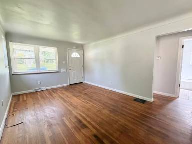 Main picture of 1959 N Lynndale Ave