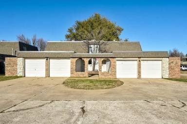 Main picture of 4703 NW 63rd St