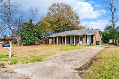 Main picture of 400-20 Pecan Tree Dr