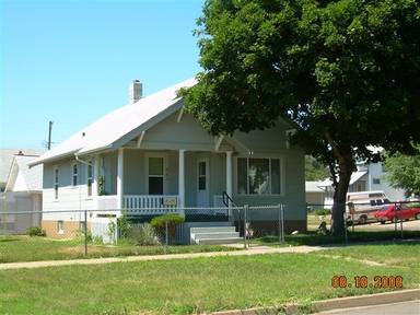 Main picture of 211 3rd Ave NE