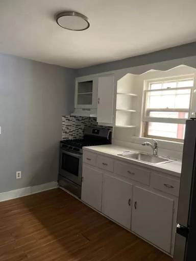 Main picture of 14 Clinton St