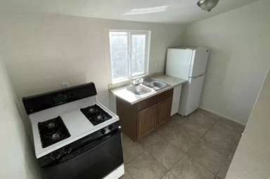 Main picture of 1545 W Roosevelt St Apartments