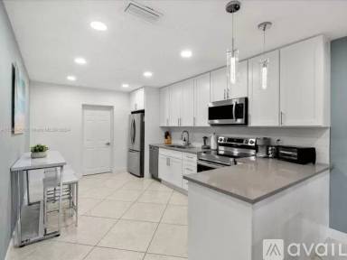 Main picture of 5063 SW 27 5063 Ave
