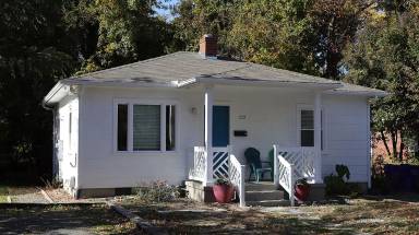 Main picture of 114 S Roberson St