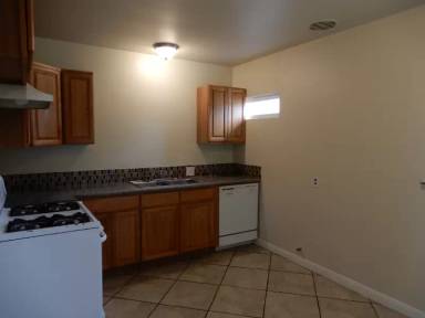 Main picture of 731 W Hyde Park Blvd