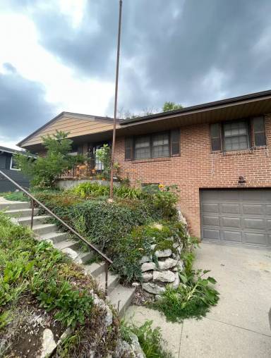 Main picture of 9470 Maple St