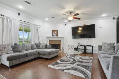 Main picture of 11415 Buckingham Ave