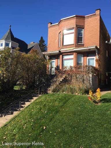 Main picture of 913 E 5th St