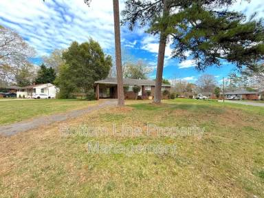 Main picture of 5530 Radford Ave