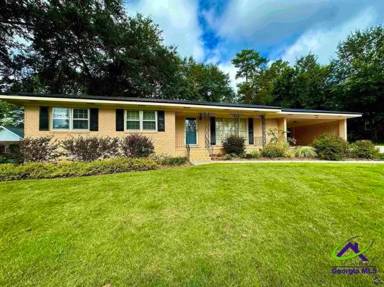 Main picture of 203 Deerwood Cir