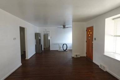 Main picture of 7809 Calvert St