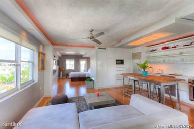 Main picture of 1545 Euclid Ave