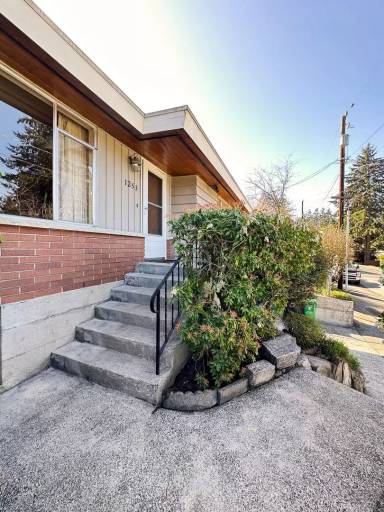 Main picture of 1253 NE 104th St