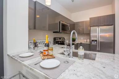 Main picture of 10720 NW 66th St