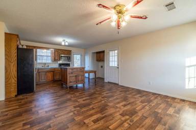 Main picture of 4410 E Highway 10