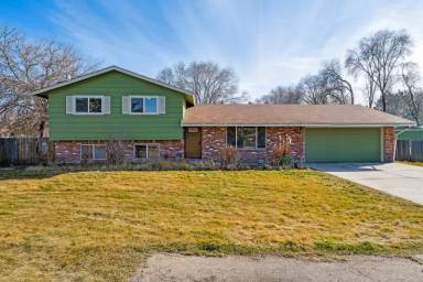 Main picture of 420 S Five Mile Rd