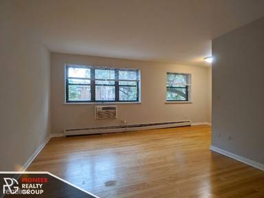 Main picture of 510 W Briar Pl