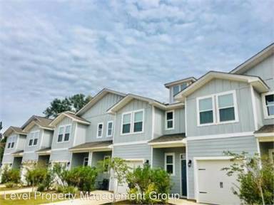 Main picture of Villas at St. Charles