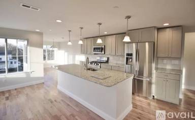 Main picture of 32 Pine St