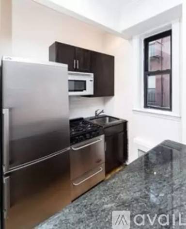 Main picture of 502 E 73rd St
