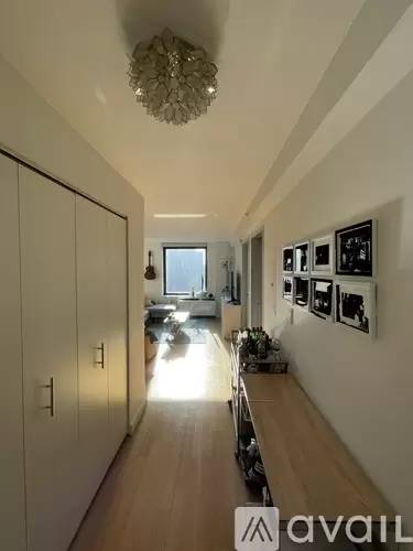Main picture of 100 W 39th St