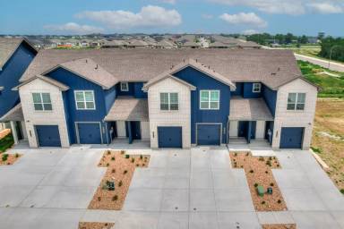 Main picture of 8454 Adelaide Dr