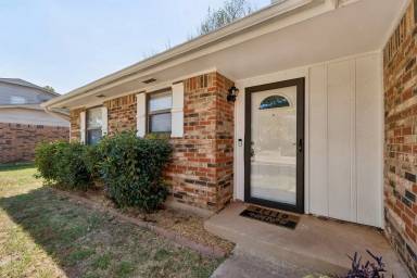 Main picture of 213 S Silver Dr