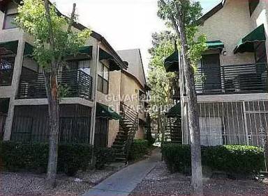 Main picture of 490 Elm Dr