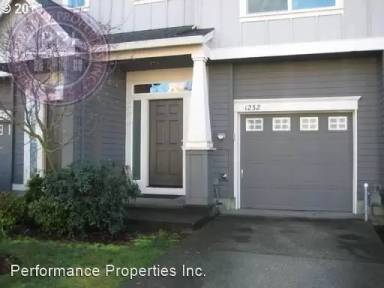 Main picture of 1233 SE Roundelay St