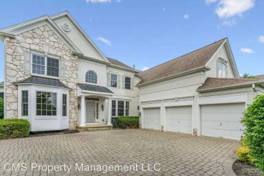 Main picture of 44 Equestrian Way