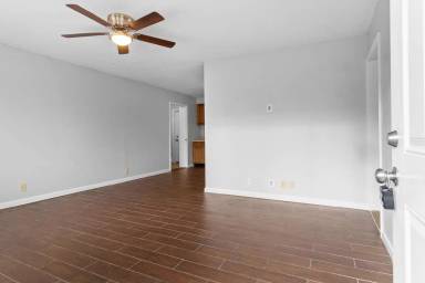 Main picture of 461 Reeves Dr