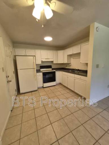 Main picture of 5917 W Plank Rd