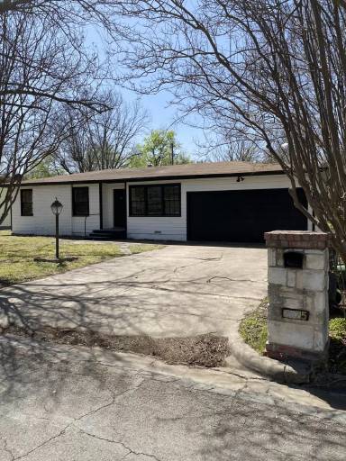 Main picture of 2525 S 25th St