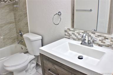 Main picture of 437 SW 7th St
