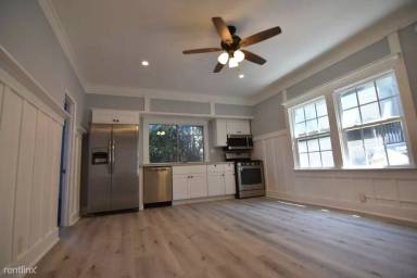 Main picture of 2360 W Washington Blvd