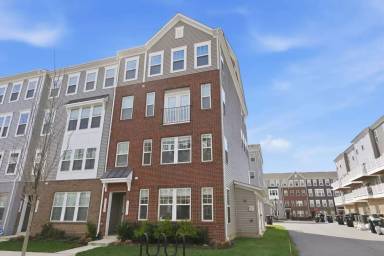 Main picture of 10501 John Glenn St