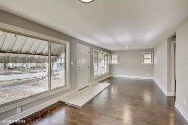 Main picture of 923 5th Ave