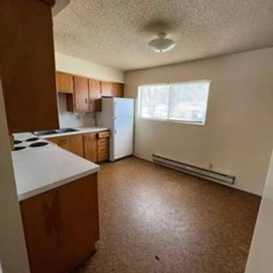 Main picture of 680 S Stout Ave