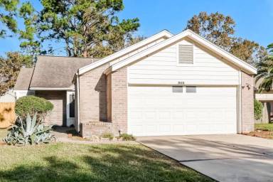 Main picture of 8611 Pines Place Dr