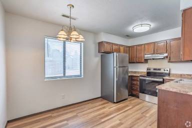 Main picture of 860 Hawkeye Dr