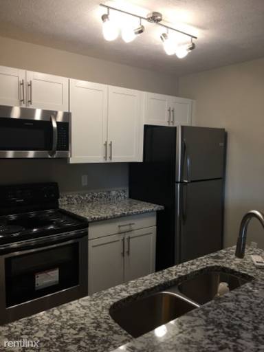 Main picture of 320 E Main St