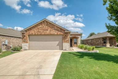 Main picture of 504 Hereford Ln