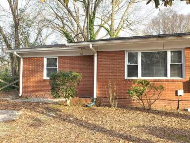 Main picture of 415 Rose Ln