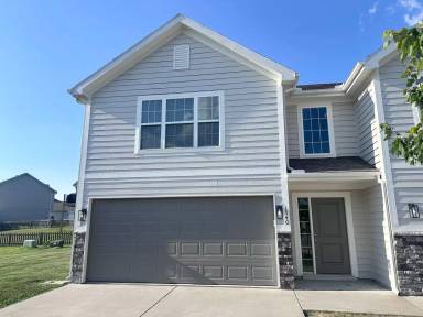 Main picture of 1540 NE Erin Ct