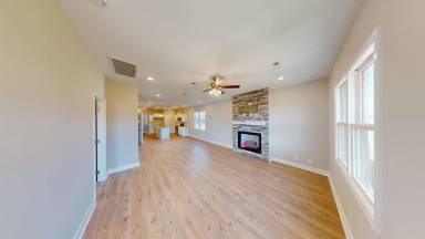Main picture of 525 Herman Dr