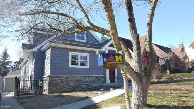 Main picture of 411 W Davis Ave