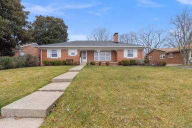 Main picture of 221 Leawood Dr
