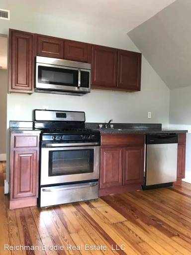 Main picture of 129 Chatham St